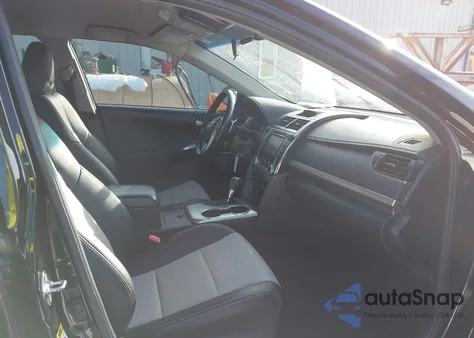 2014 Toyota Camry Se z USA, uszkodzony, nr VIN 4T1BF1FK9EU730698